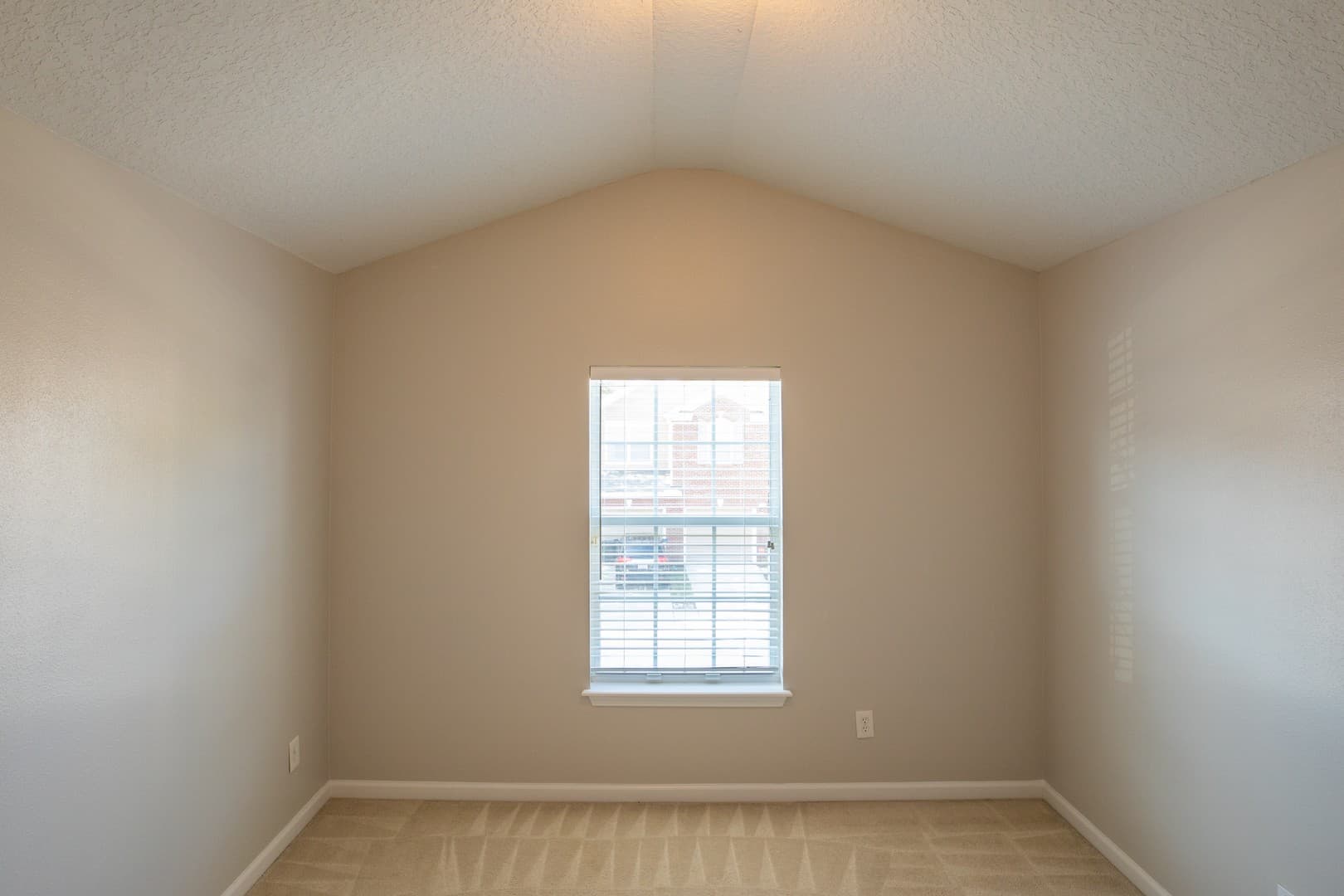 Jacksonville House: 13292 Stone Pond Dr