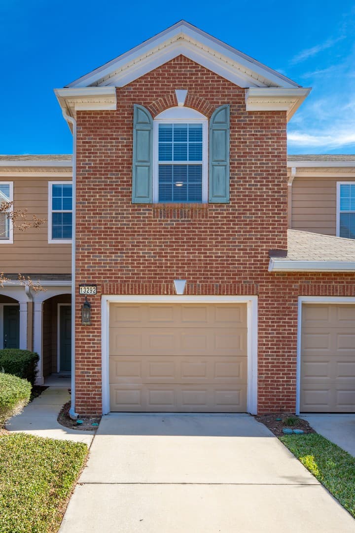Jacksonville House: 13292 Stone Pond Dr