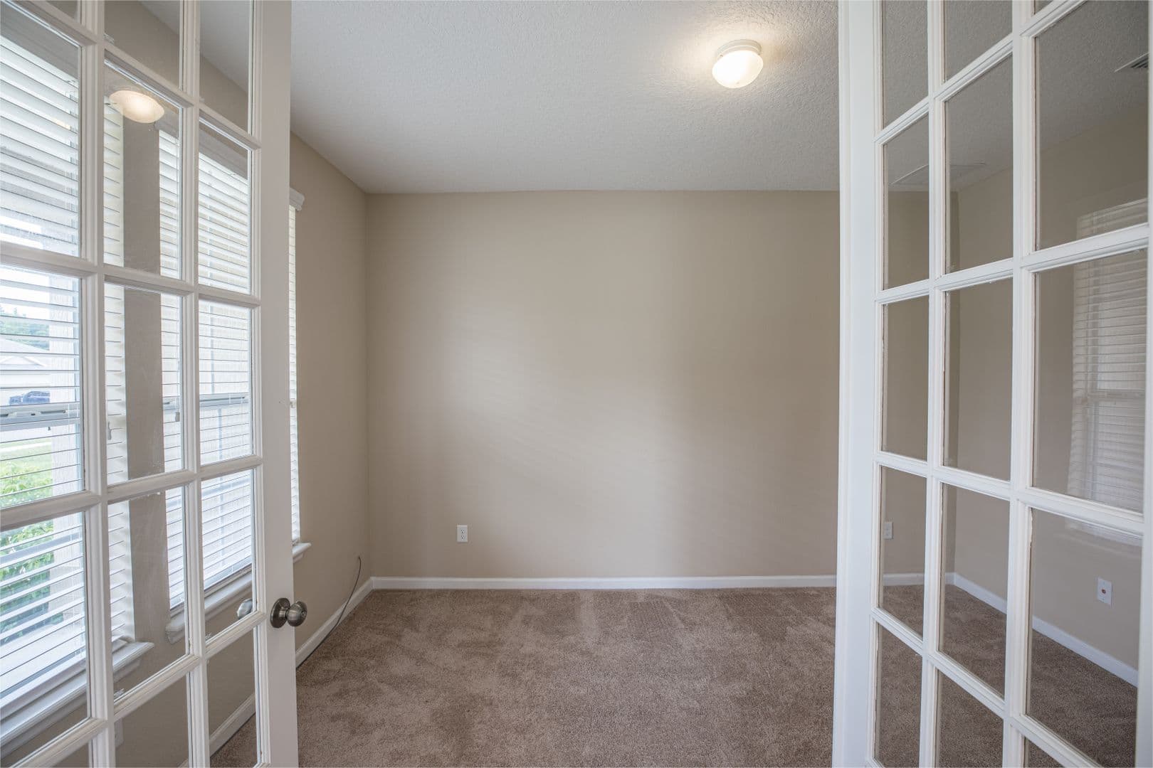 Jacksonville House: 1455 Oldenburg Dr