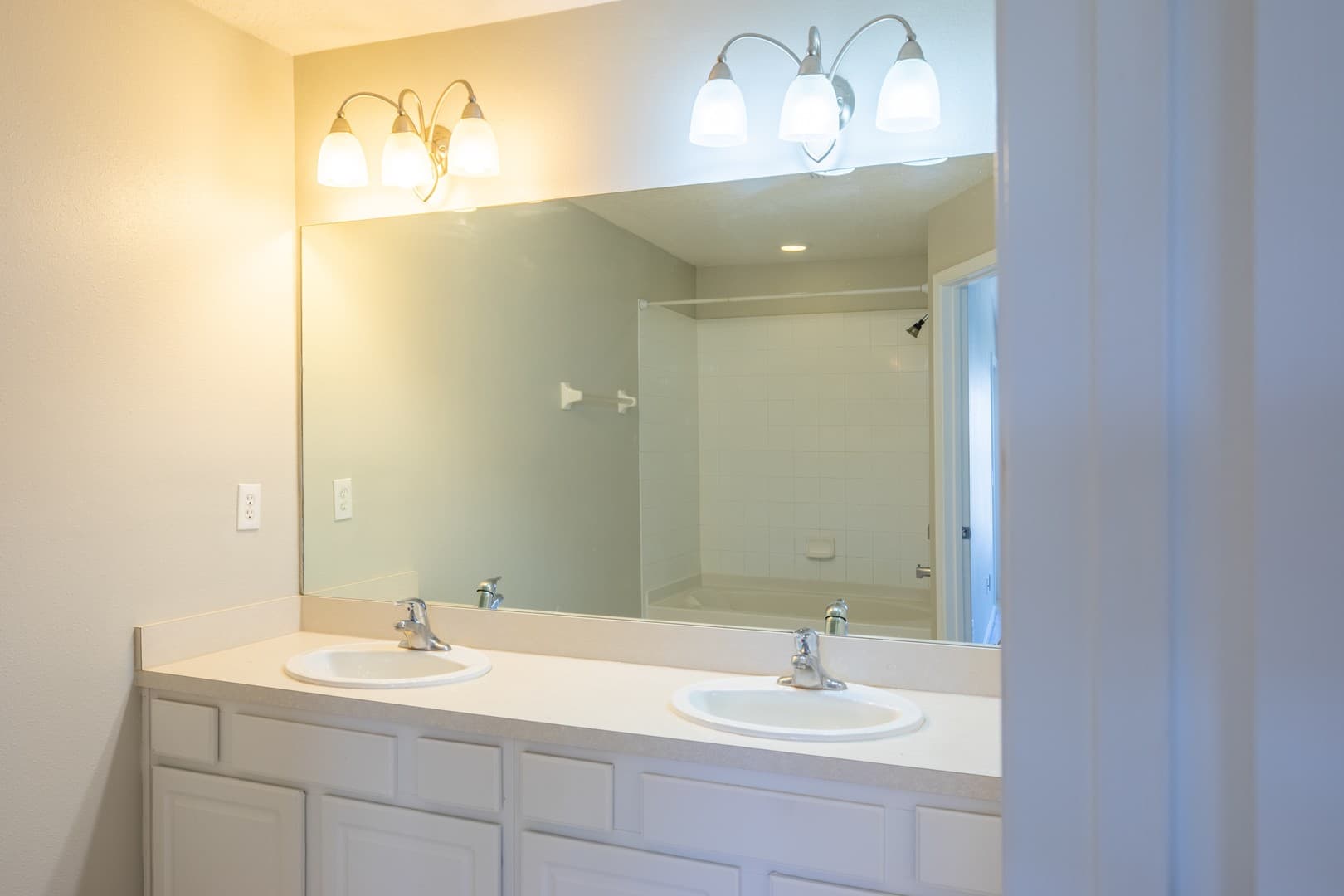 Jacksonville House: 13292 Stone Pond Dr