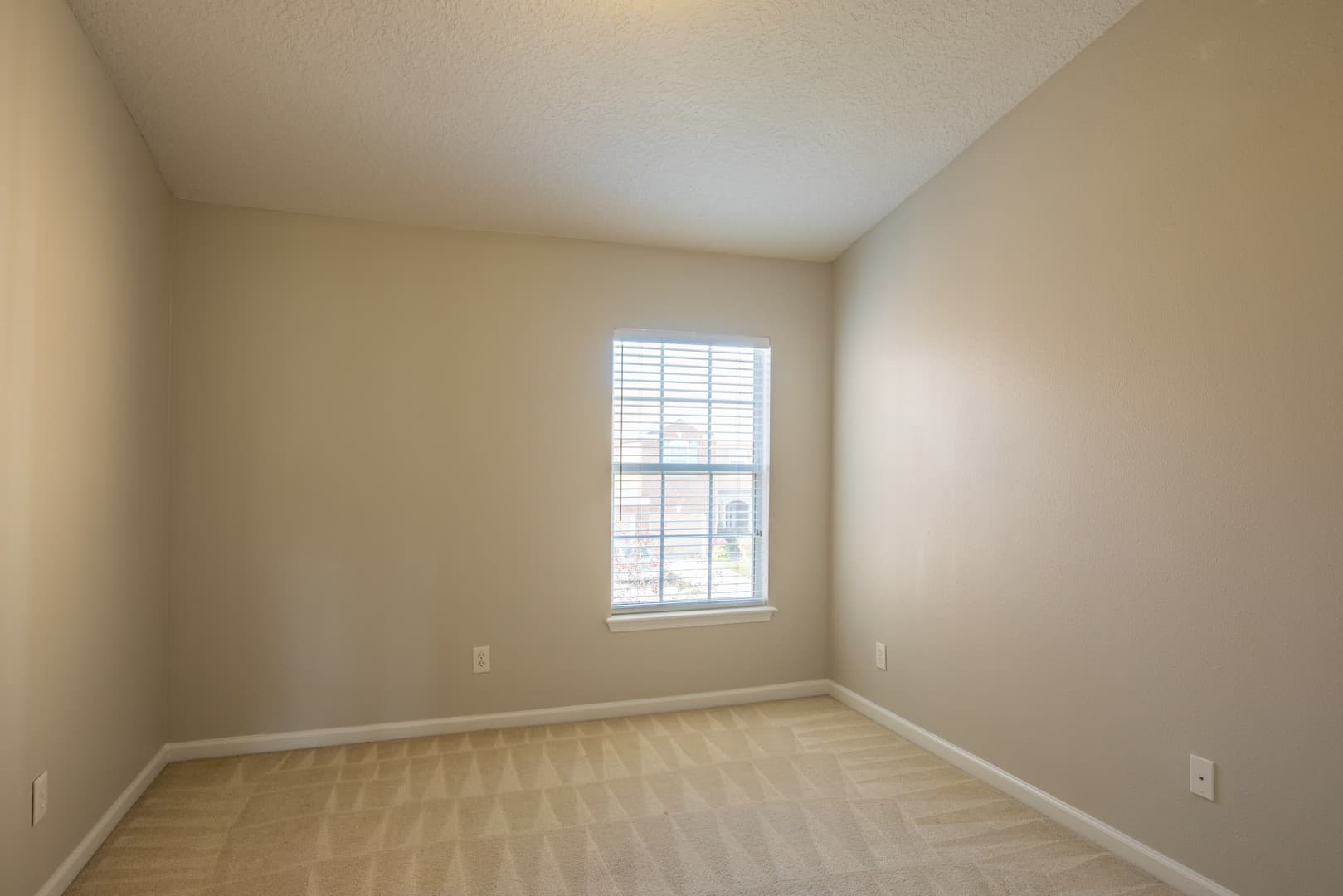 Jacksonville House: 13292 Stone Pond Dr