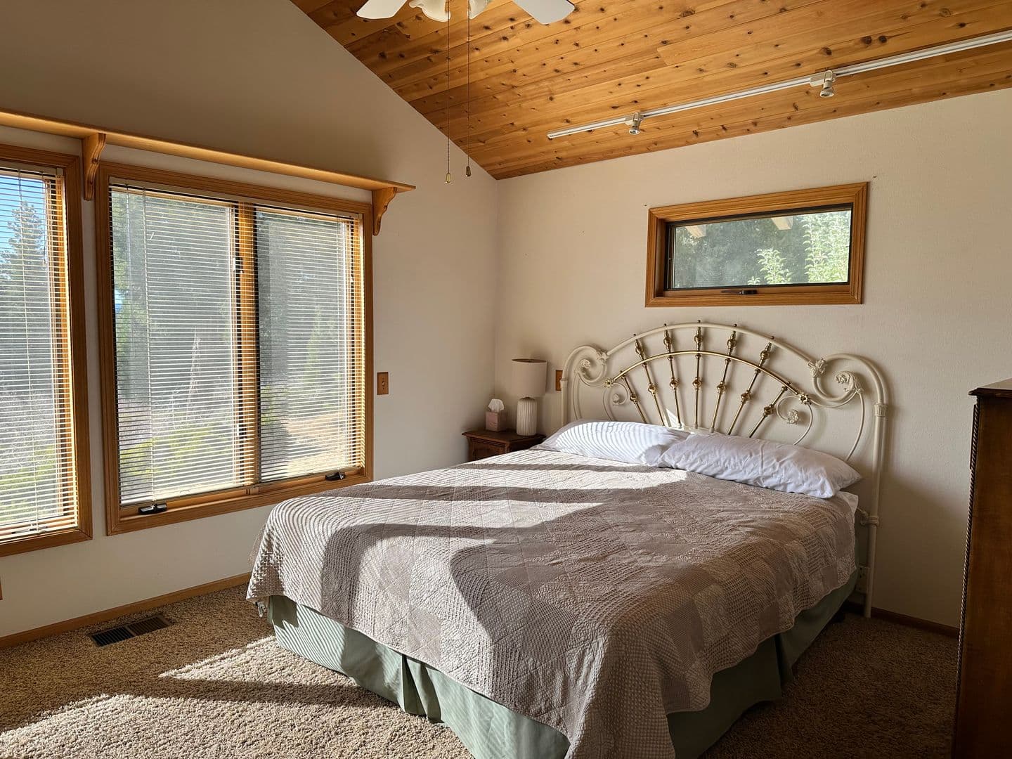 Lake Almanor House: 3350 Cedar Lane