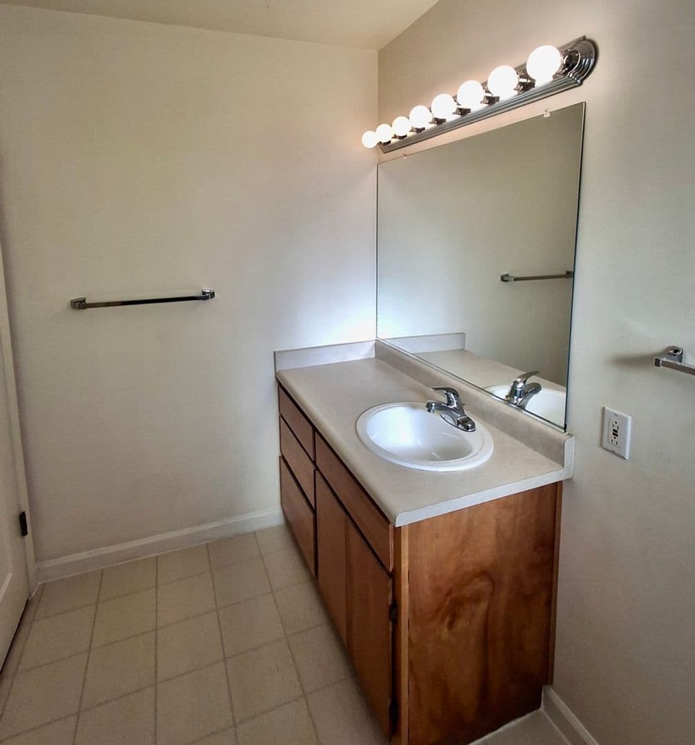 Auburn Apartment: 110 Dorer Drive
