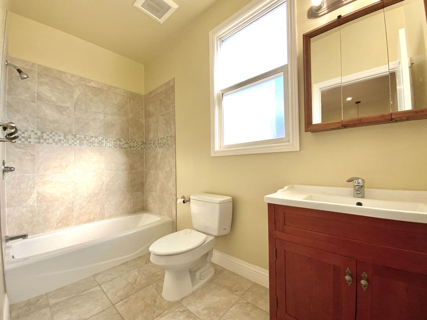 San Francisco Apartment: 923 Capp St.