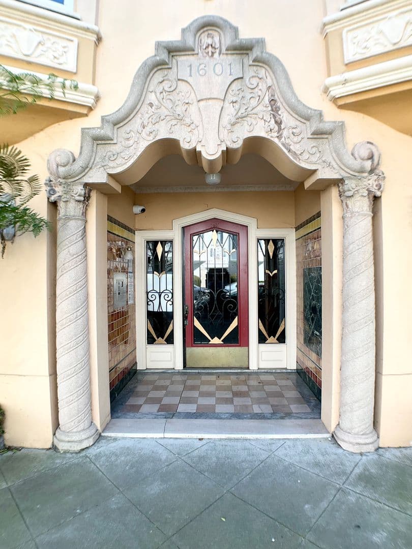 San Francisco Apartment: 1601 Beach St. - #201