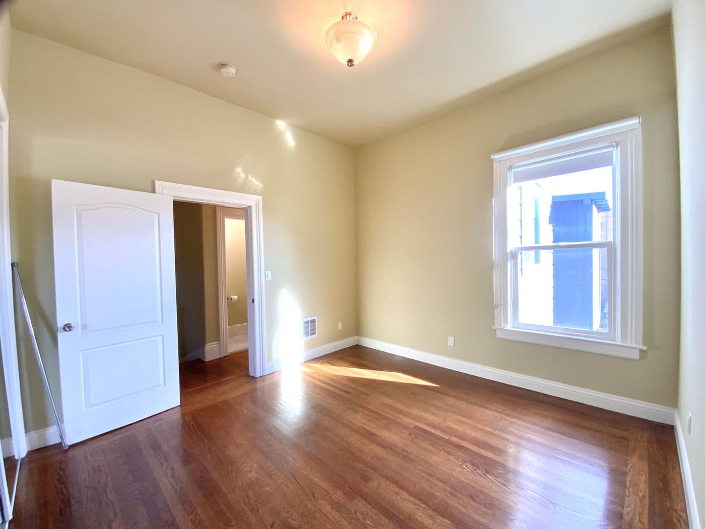 San Francisco Apartment: 923 Capp St.