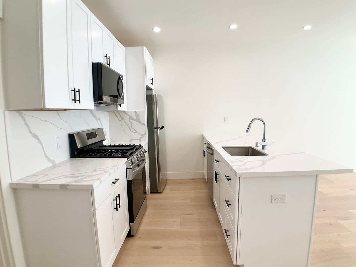 San Francisco Apartment: 1601 Beach St. - #201