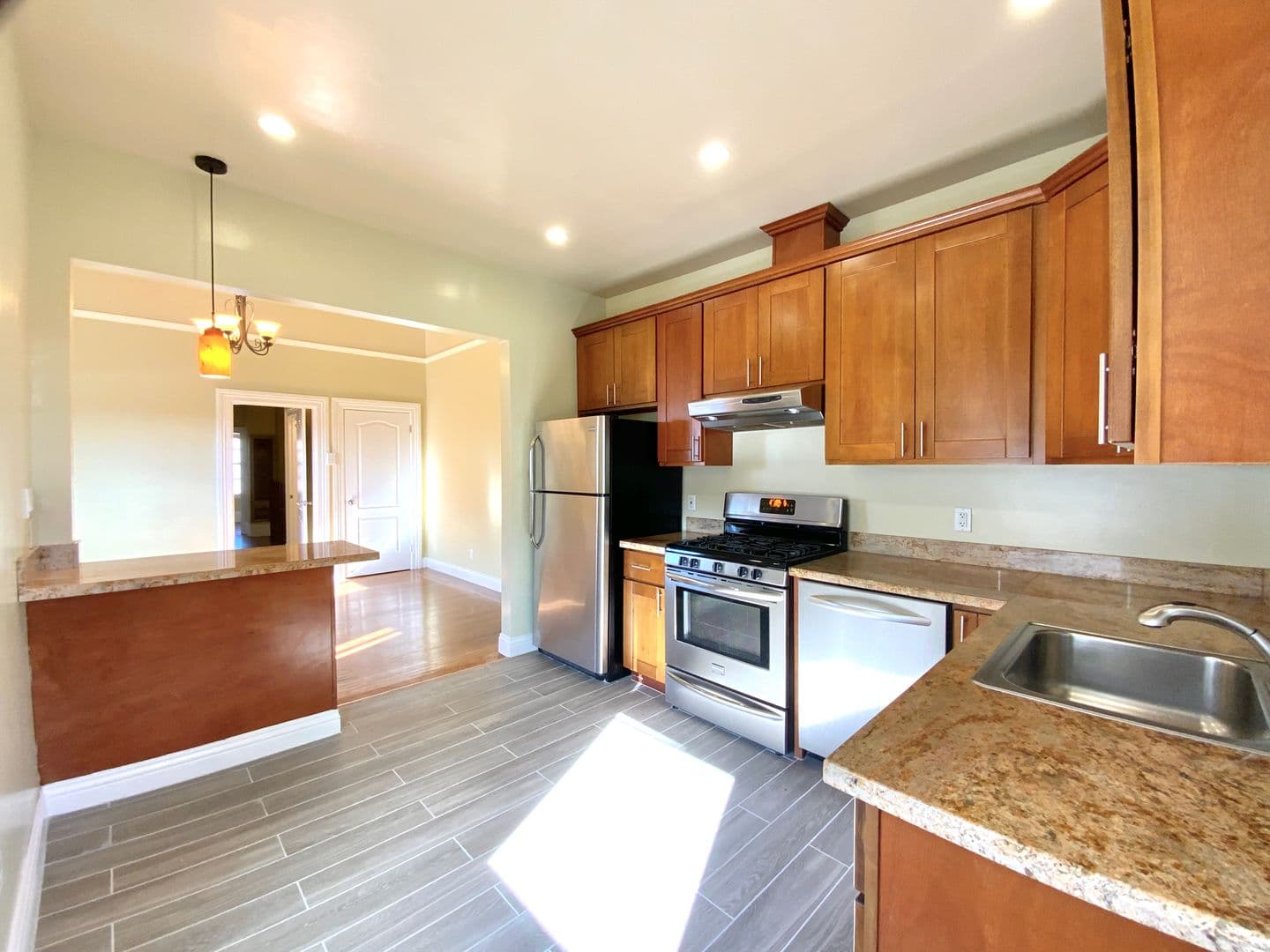 San Francisco Apartment: 923 Capp St.