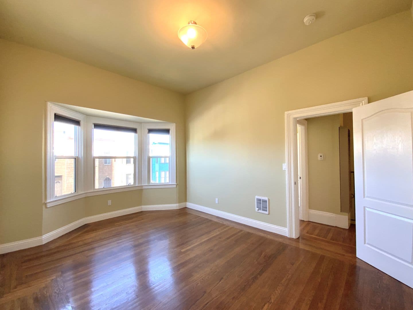 San Francisco Apartment: 923 Capp St.