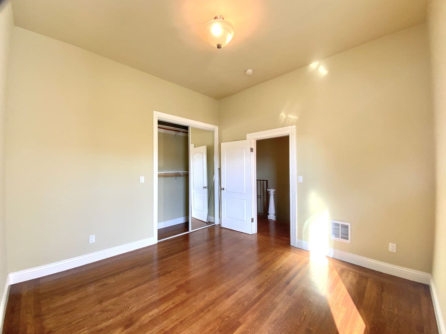 San Francisco Apartment: 923 Capp St.