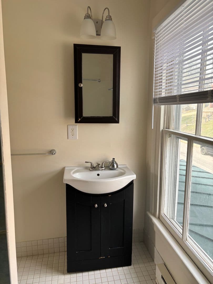 staunton Apartment: 814 W Beverley St