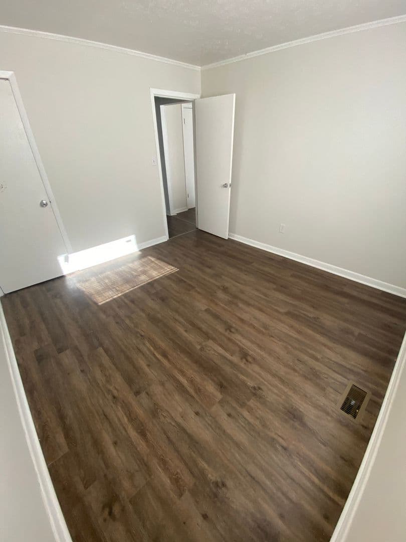 Waynesboro Apartment: 1019 Albemarle Ave