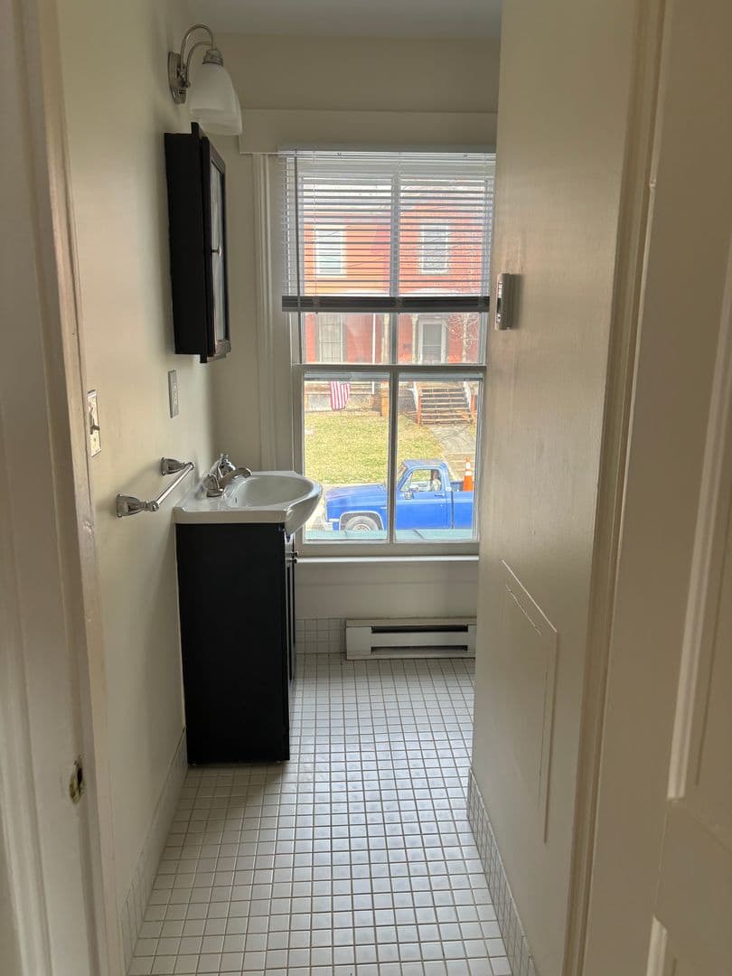 staunton Apartment: 814 W Beverley St