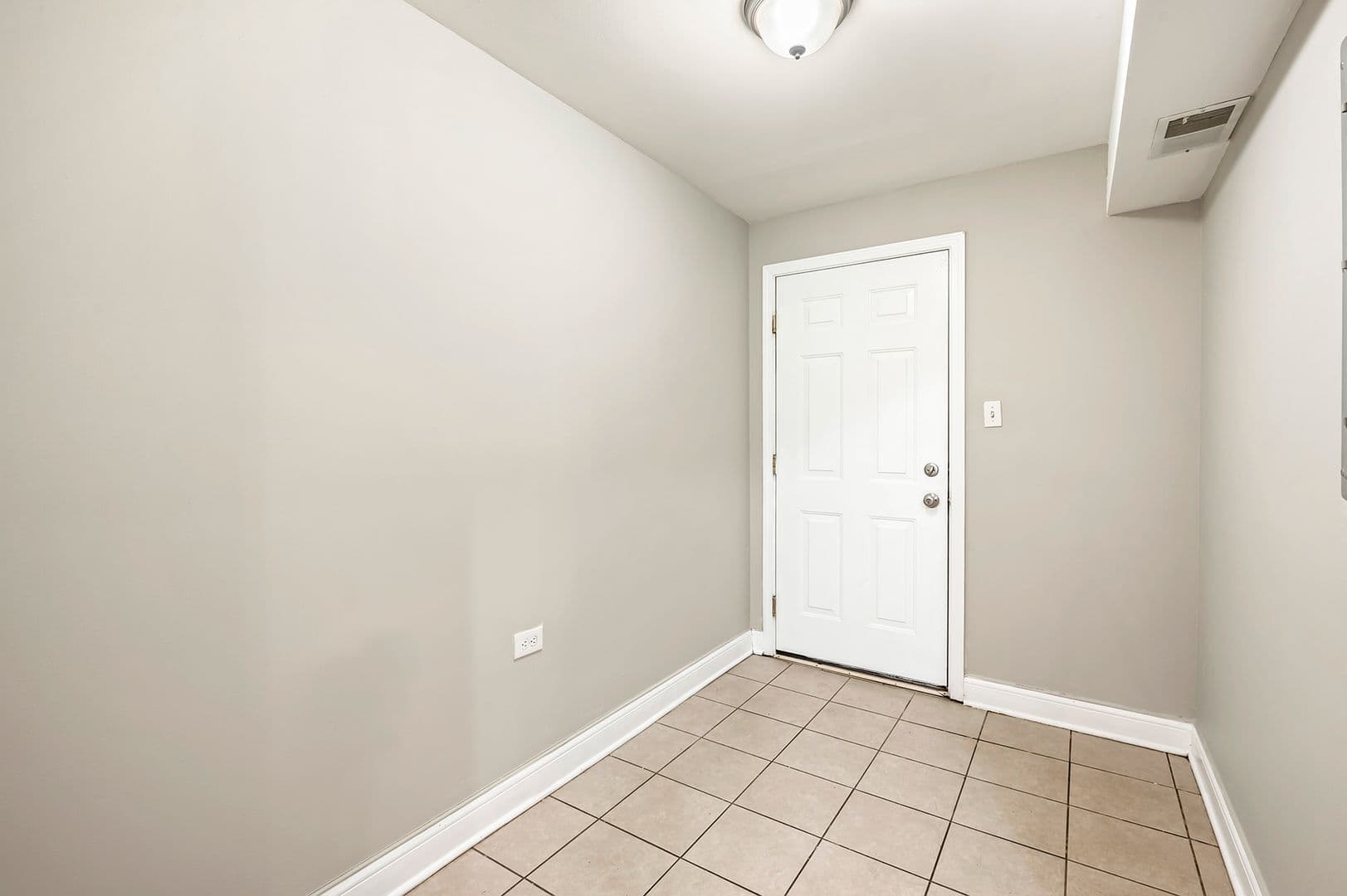 Chicago Apartment: 4851 S. Prairie