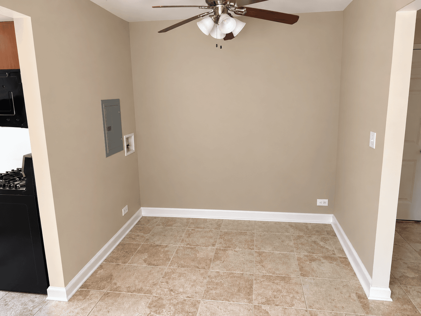 Hillside Apartment: 2121 S. Wolf Road