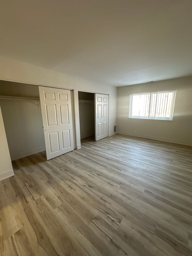 Hillside Apartment: 2121 S. Wolf Road