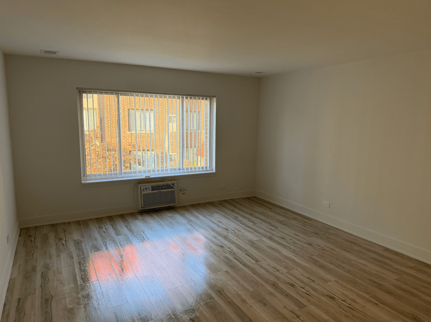 Hillside Apartment: 2121 S. Wolf Road