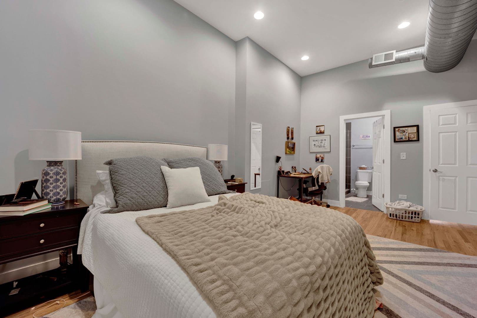 Chicago Apartment: 1015-21 Lake Street