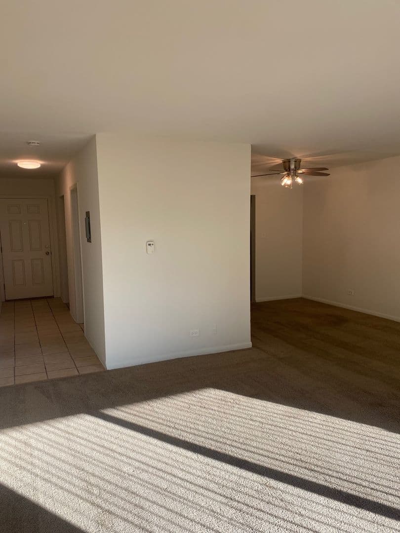Glen Ellyn Apartment: 1250 Old Bond Ct