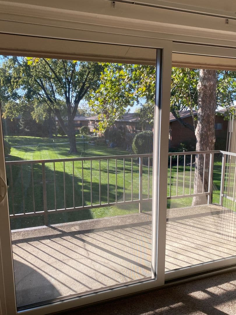 Glen Ellyn Apartment: 1250 Old Bond Ct