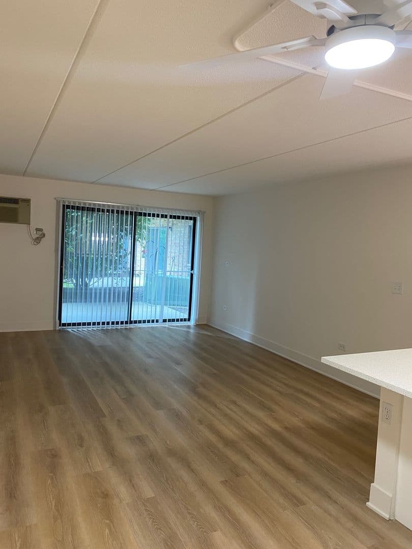 Wheeling Apartment: 62 S. Wolf Road