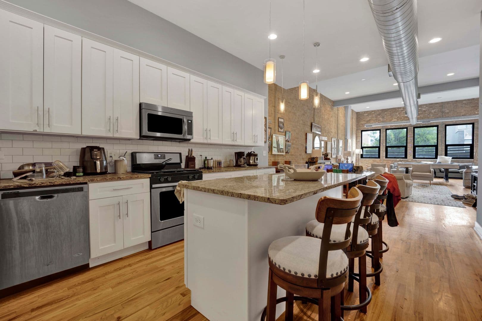 Chicago Apartment: 1015-21 Lake Street