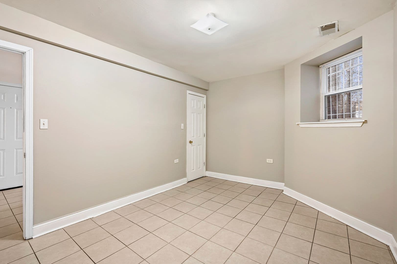 Chicago Apartment: 4851 S. Prairie