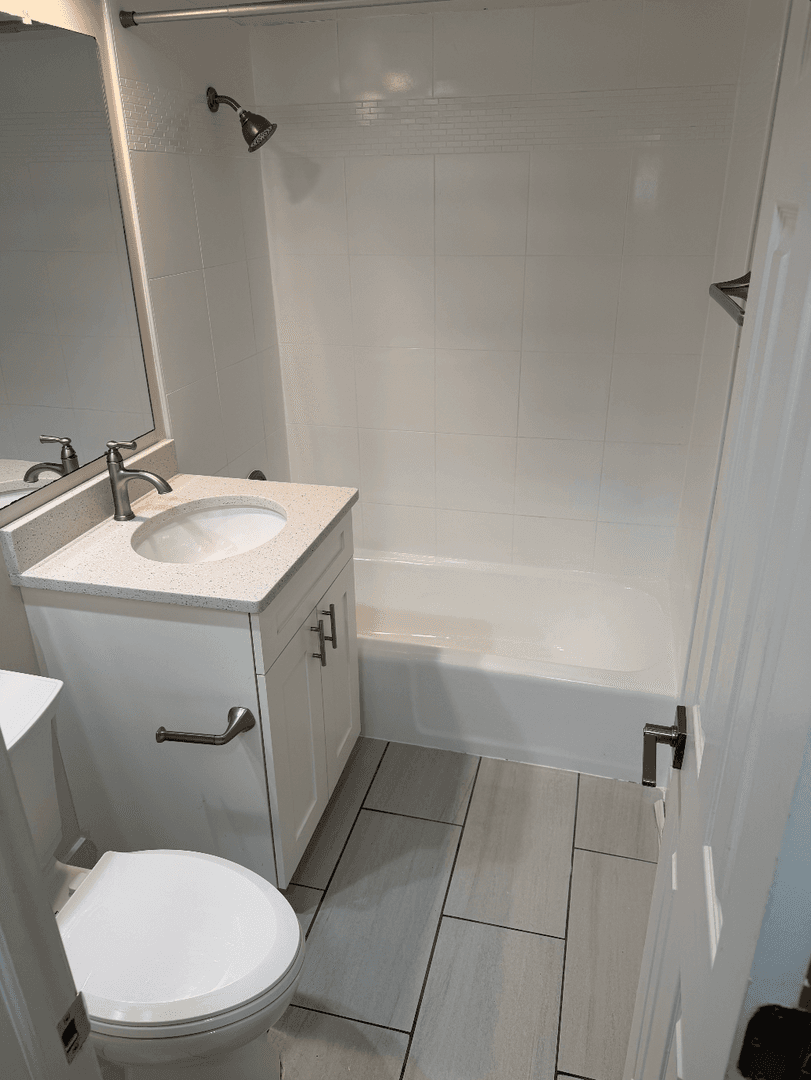 Hillside Apartment: 2121 S. Wolf Road