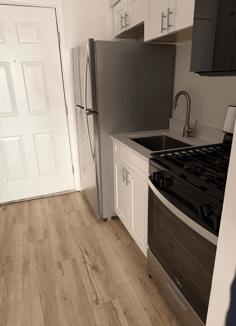 Hillside Apartment: 2121 S. Wolf Road