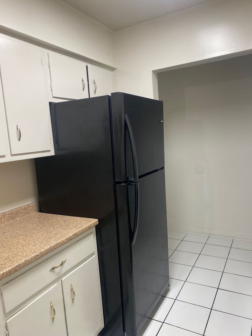 Glen Ellyn Apartment: 1250 Old Bond Ct