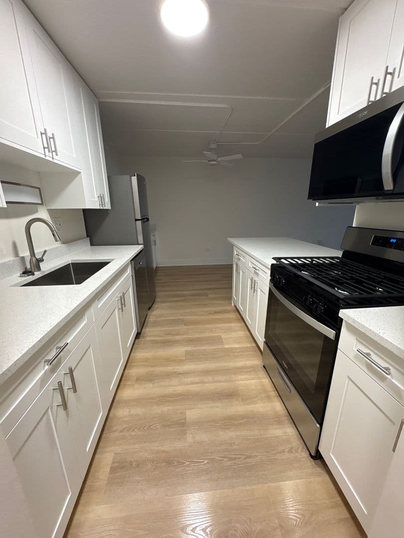 Wheeling Apartment: 62 S. Wolf Road