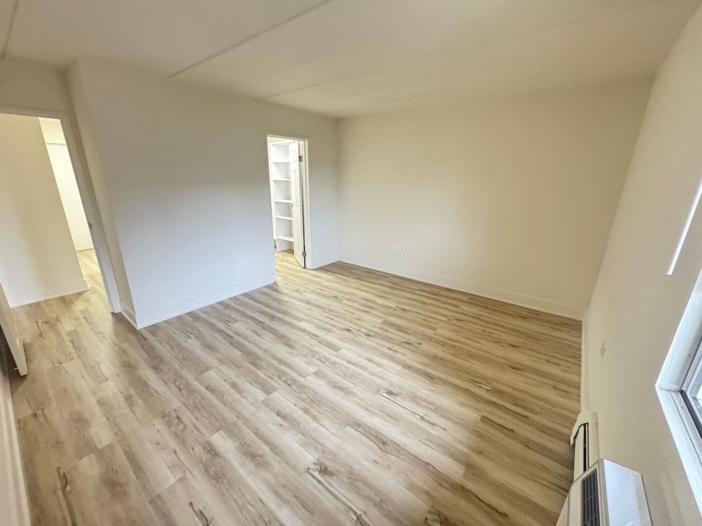 Wheeling Apartment: 62 S. Wolf Road