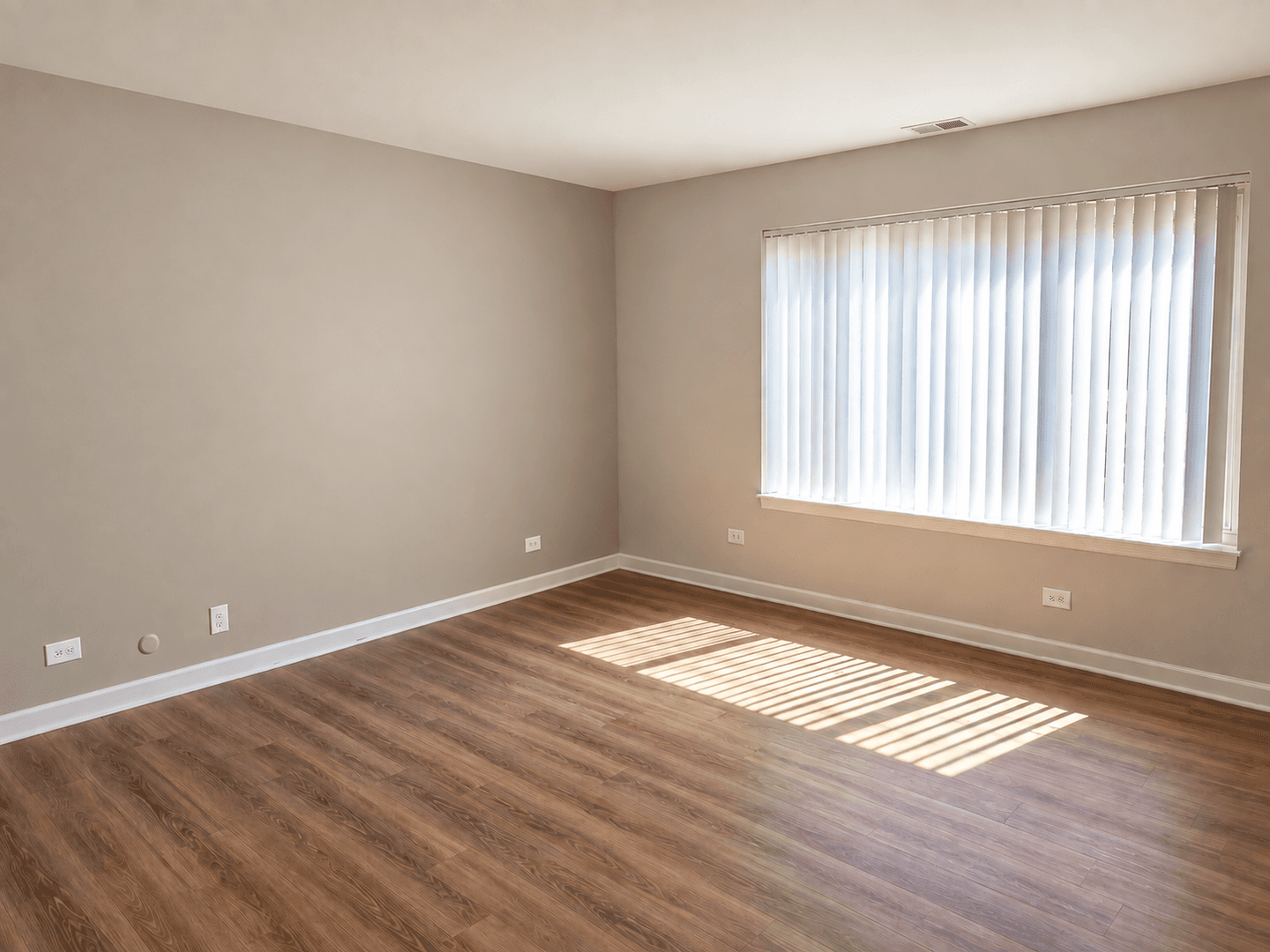 Hillside Apartment: 2121 S. Wolf Road