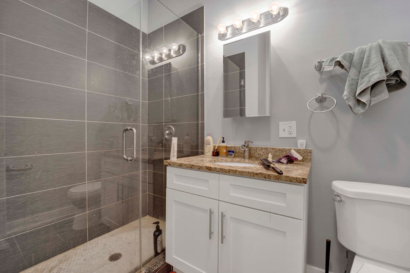Chicago Apartment: 1015-21 Lake Street