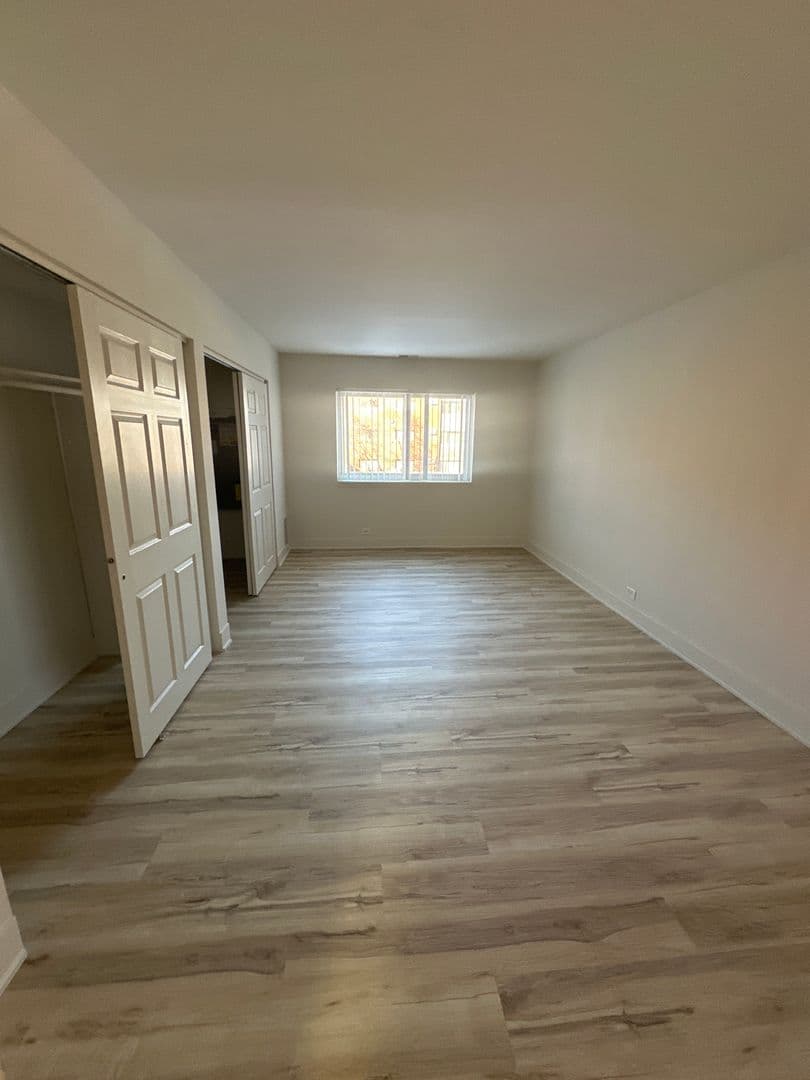 Hillside Apartment: 2121 S. Wolf Road