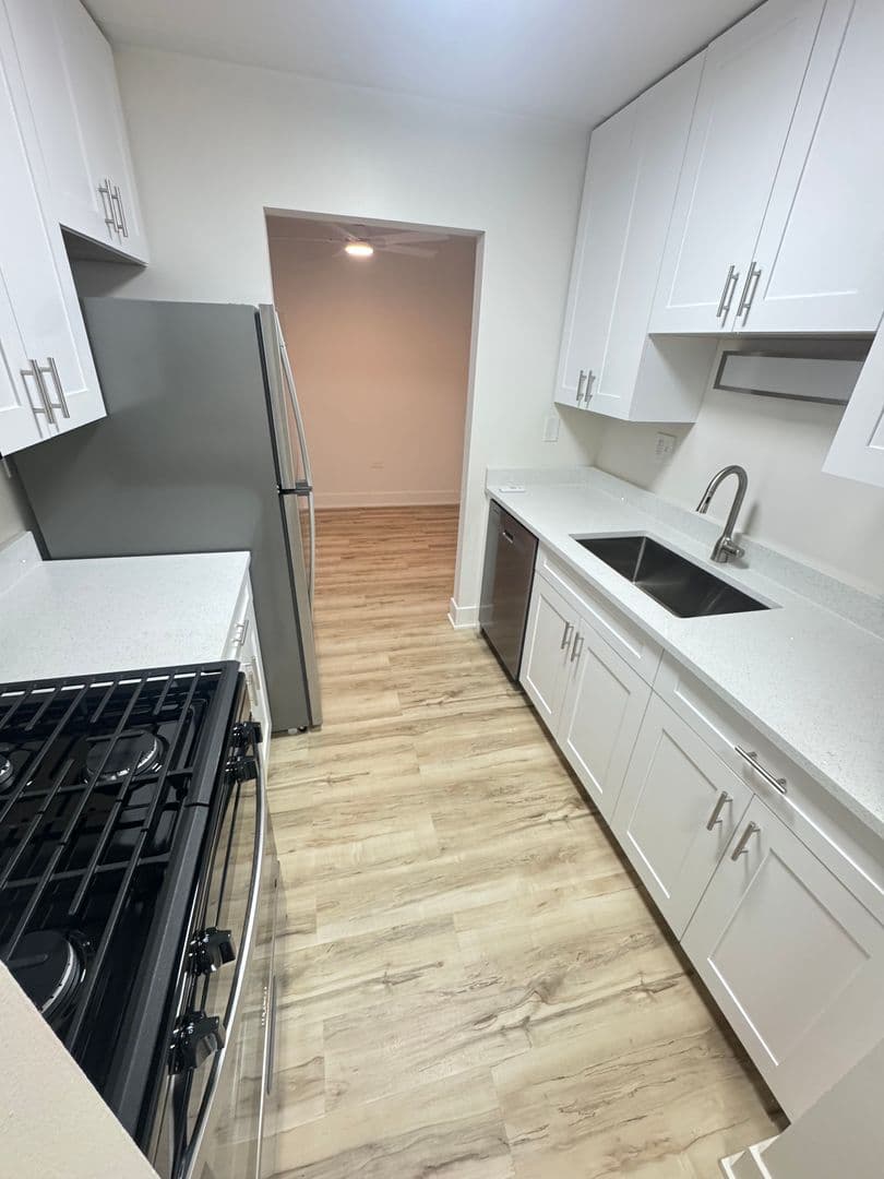 Wheeling Apartment: 62 S. Wolf Road