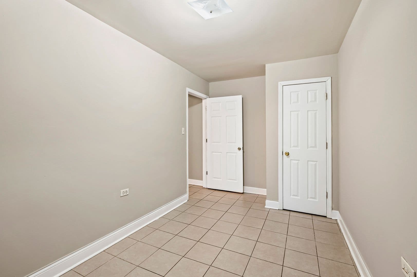 Chicago Apartment: 4851 S. Prairie