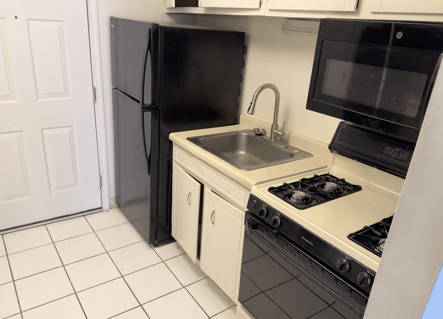 Hillside Apartment: 2121 S. Wolf Road