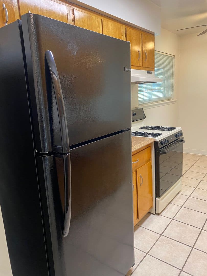 Glen Ellyn Apartment: 1250 Old Bond Ct