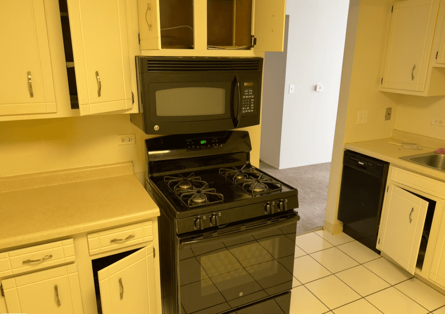 Hillside Apartment: 2121 S. Wolf Road