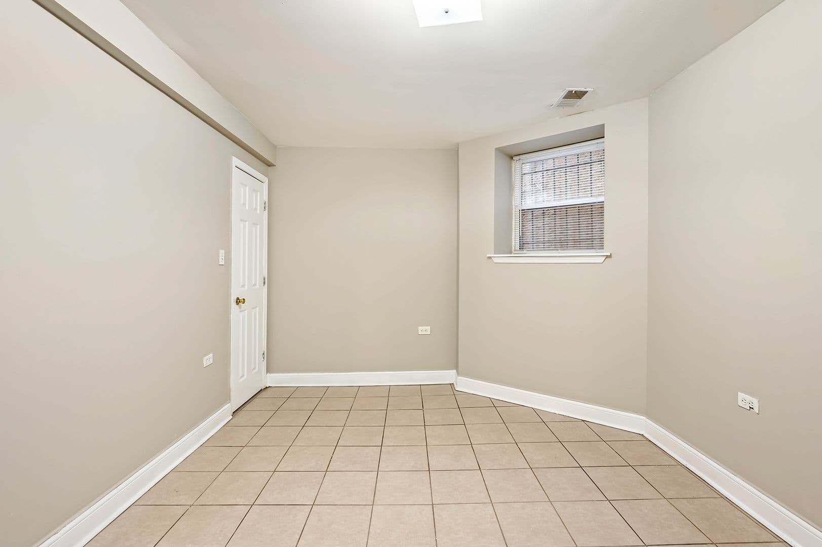 Chicago Apartment: 4851 S. Prairie