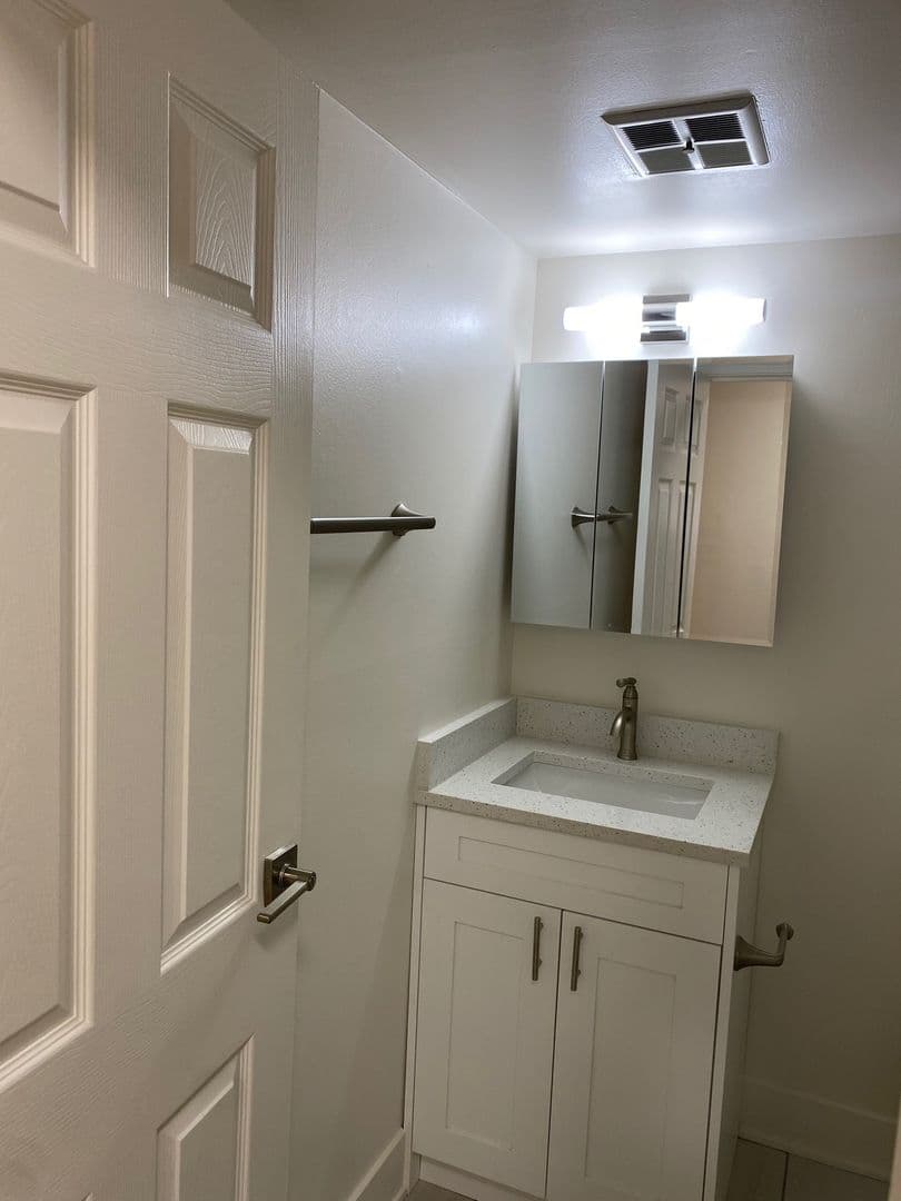 Wheeling Apartment: 62 S. Wolf Road