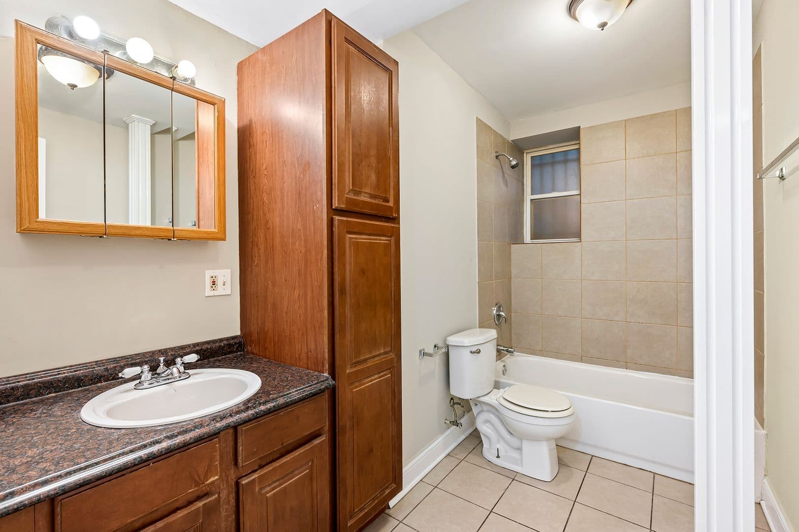 Chicago Apartment: 4851 S. Prairie