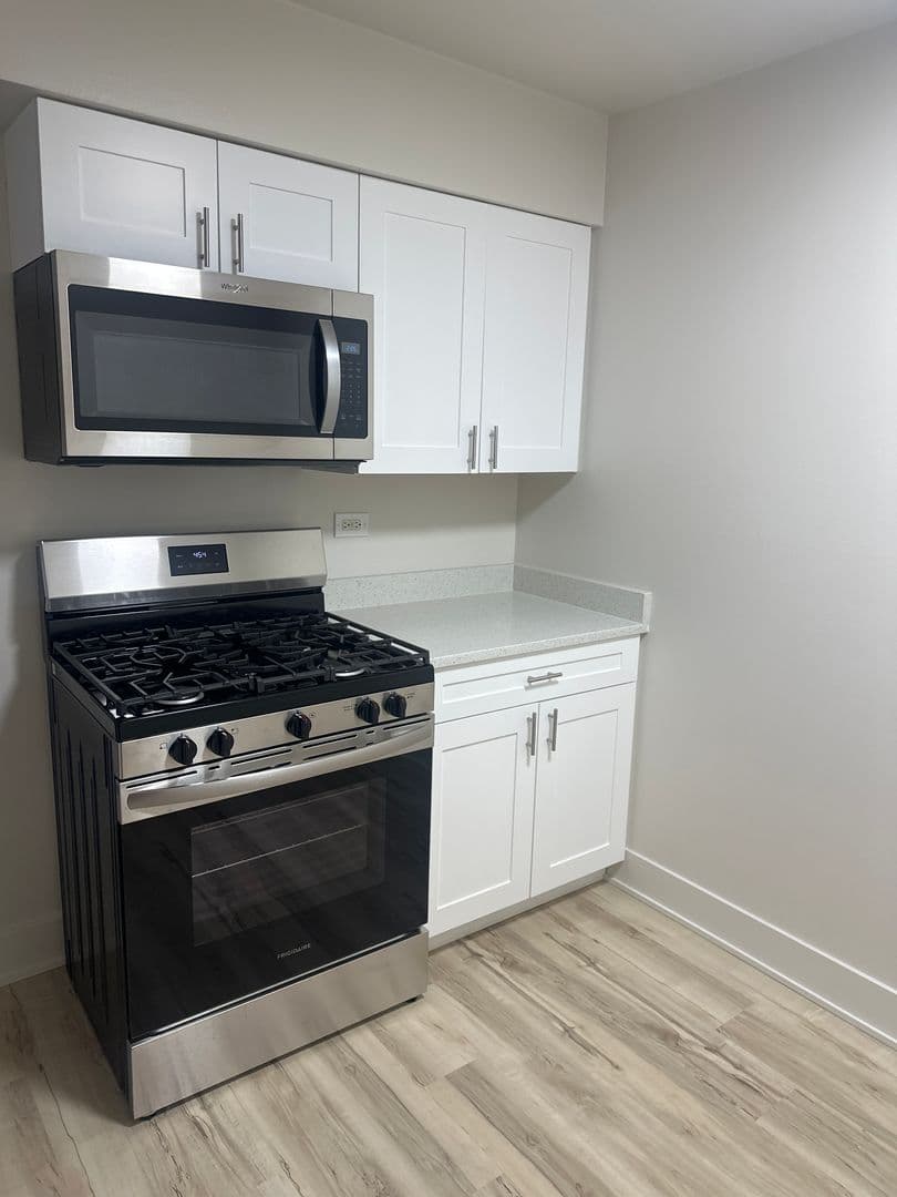 Hillside Apartment: 2121 S. Wolf Road