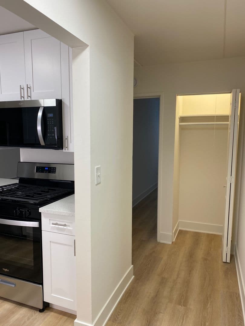 Wheeling Apartment: 62 S. Wolf Road