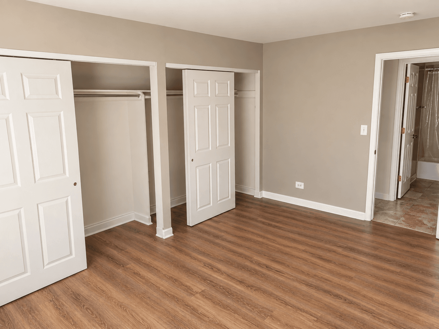 Hillside Apartment: 2121 S. Wolf Road