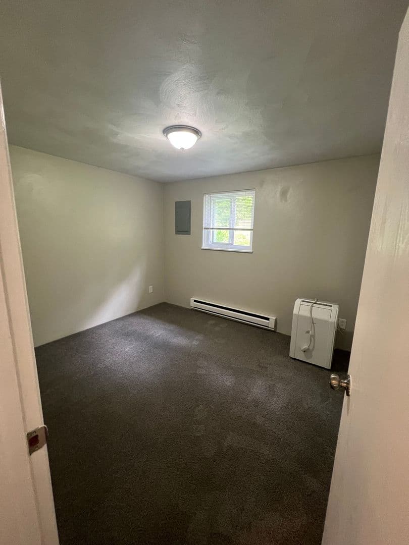 Cheswick Apartment: 101-402 Locust Hill Road