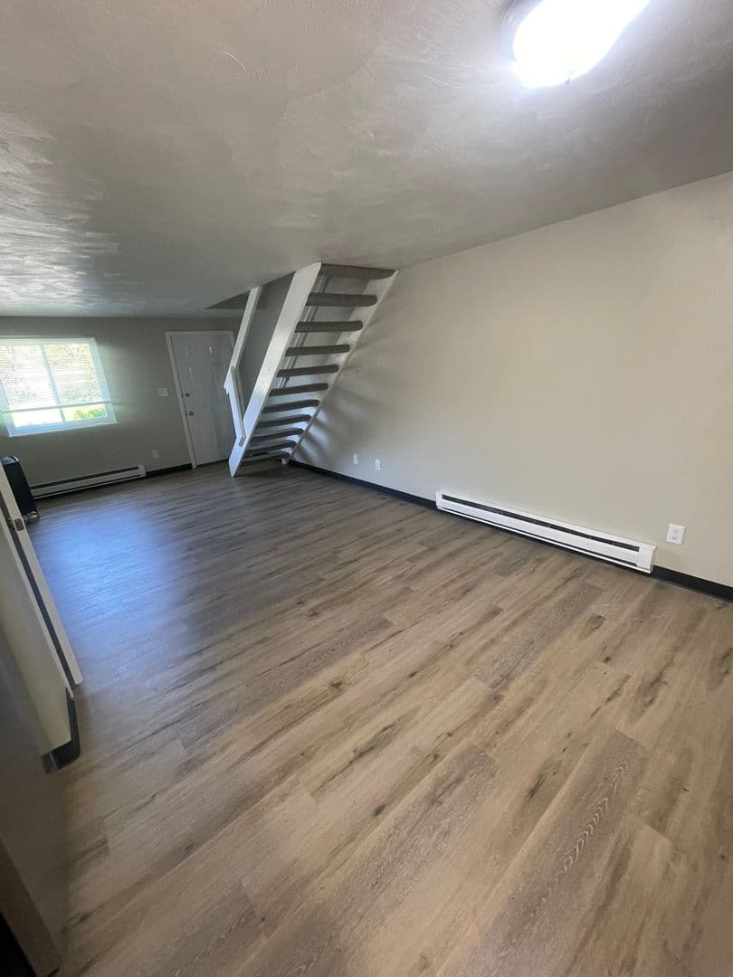 Cheswick Apartment: 101-402 Locust Hill Road
