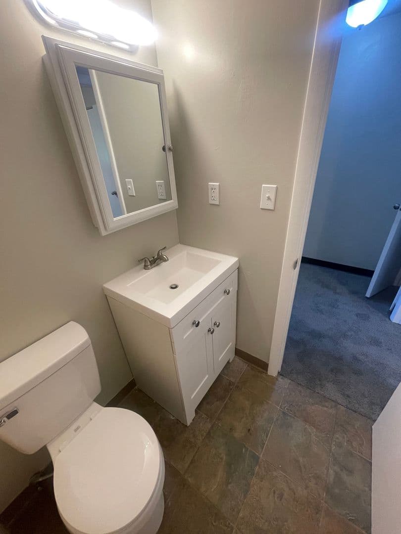 Cheswick Apartment: 101-402 Locust Hill Road