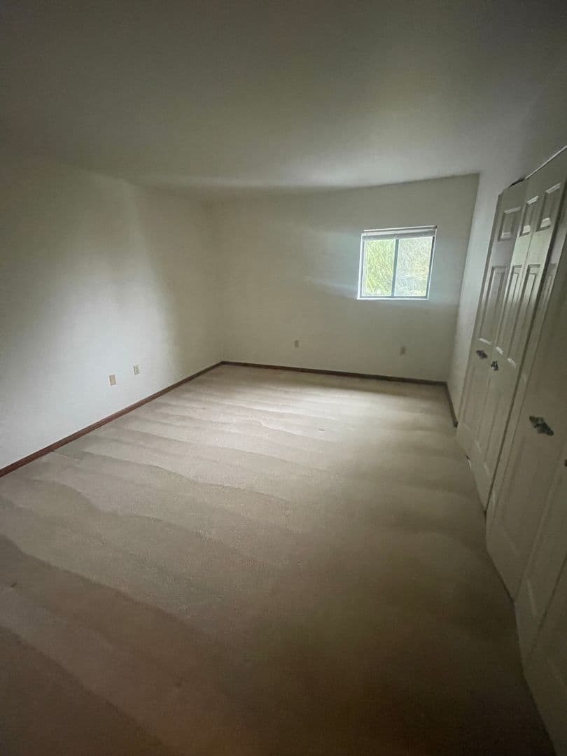 Carnegie Apartment: 815 Charles Street